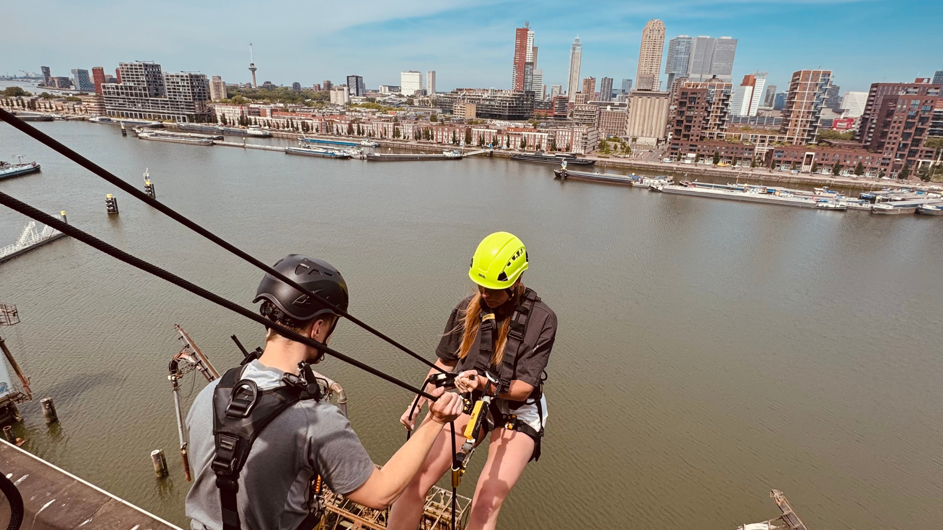 Abseilen van Maassilo Rotterdam – 𝐇𝐨𝐞 𝐠𝐚𝐚𝐟 (𝐞𝐧 𝐬𝐭𝐢𝐞𝐤𝐞𝐦 𝐞𝐞𝐧 𝐛𝐞𝐞𝐭𝐣𝐞 𝐬𝐩𝐚𝐧𝐧𝐞𝐧𝐝) 𝐰𝐚𝐬 𝐝𝐢𝐭?!